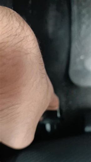 Poignée de réglage de siège – Version améliorée Made in Tunisia 🇹🇳 💸 20 DT / pièce seulement 🚚 Livraison partout en Tunisie (24 – 72 h) → 8 DT | Paiement à la livraison ✅ Solidité supérieure à la pièce d’origine ✅ Montage simple et rapide (aucune modification nécessaire) ✅ Finition premium et design identique à l’original ⚙️ Compatibilités principales : 🚗 Volkswagen (VW) Amarok (2010–2016) – Beetle (5C) (2012–2018) – Caddy 3 (2K) / 4 (SA) (2011–2019) – CC (2012–2017) – Eos (2006–2016) – Gol