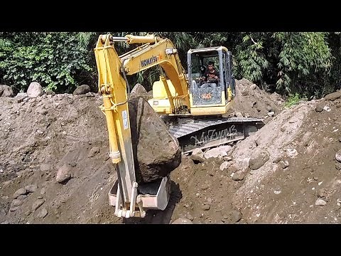 Excavator Digging Rock And Dirt Komatsu PC130F-7