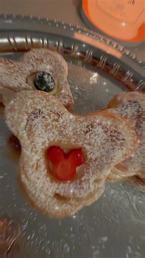 I was asked if I can transform my mouth watering pastries into Mickey Danishes for a birthday party. Filled with my sweet creamy cream cheese and topped with fresh fruit 🍓🫐 Wifey’s Kitchen hopes you have a magical day. 💫 Thank you for your order, we hope we have satisfied your request 🧡🔥 #wifeyskitchen #fypシ゚viral #mickeymouse #danish #catering