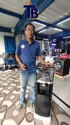 Sekarang udah gak perlu ribet kalau mau minum air .Dengan Dispenser Sharp SWD 66EHL ,kamu tinggal pencet air akan langsung keluar ,dan ada pilihan suhu air . harga hanya di 2,4jutaan aja 😍#elektronik #madiuntoday #tenangbaruelektronik #tenangbaru #madiun24jam