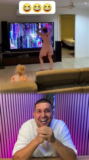 Laughing on reflex 🤣 prank 😂😂ahaha