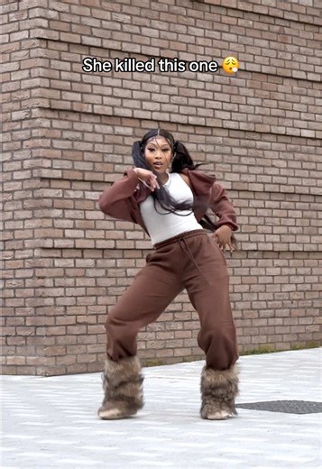 Cocainna Dances to Ruger's Asiwaju