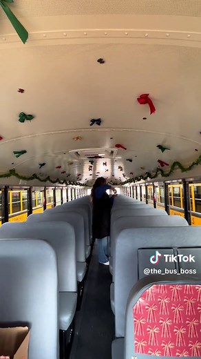 Detalles festivos para el conductor del autobús escolar