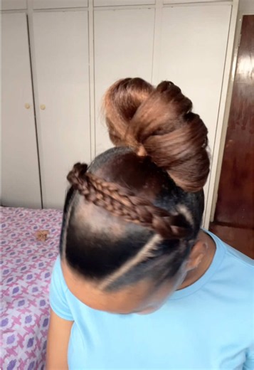 Sleek low ponytail tutorial – step by step for relaxed hair