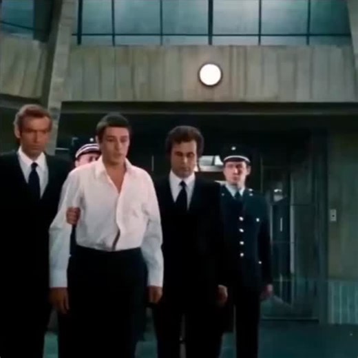 Alain Delon on Instagram: "«Deux Hommes dans la ville» de José Giovanni (1973) avec Alain Delon, Jean Gabin et Michel Bouquet. Thème : plaidoyer contre le peigne de la mort. Un vieux braqueur a reconstitué sa vie avec l'aide d'une jeune femme, métier et fils d'éducateur, incarnée par Jean Gabin. Servi par un trio d'acteurs exemplaires, le drame reste terriblement efficace. D'abord le film traite avant tout de la difficulté de réinsertion des prisonniers qui ont fait leur temps. Gino a purgé dix 