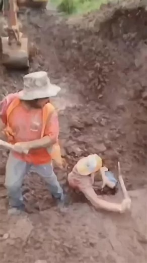 my_s1 on Instagram: "Trench collapse, still in the top 5 causes of worker deaths on construction sites 😳 (This might be AI) ⚠️ #mys1 #safety #systems #duediligence #training #languages #trench #collapse #failure #hopehesurvived #shoring #trenchbox #protection #workers #forworkers #construction #canada #the6 #gta #416 #geterdone #safely #hazards"