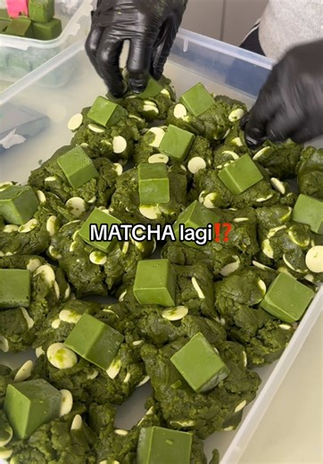 lagi lagi MATCHAAAA😱🤩! yuk siapa yang belum cobaa, kataku si yang doyan matcha wajib cobaa sih ya😋 yuk Ready di Happy Latte mantemann @Happy Latte Kraksaan #kraksaan #kulinerkraksaan #menuandalan #cookies #matcha