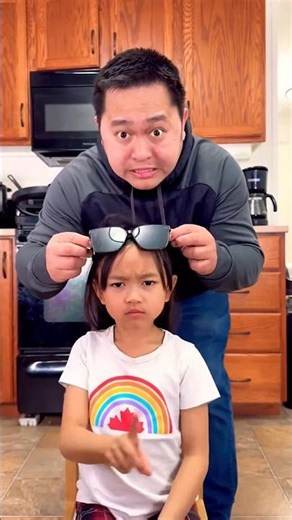 Cute kid pranks dad 👧🏻🤣🌈😱✅❤️🚀