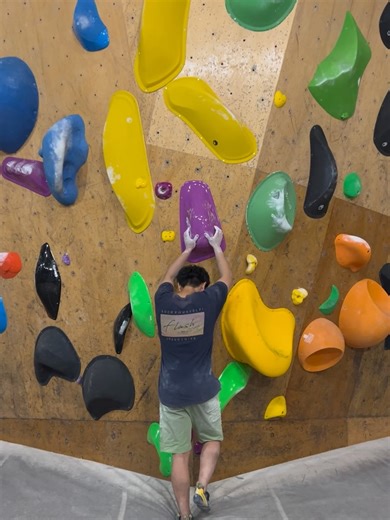 ao_roc.climbing [アオロク] on Instagram: "Wonder Journey2開催中！！ @wonder.journey_ 今回は横に長めな痺れる課題も多めなので、横に長い課題特集！！ ❶46番[初段]🟣 setter&climber: @hada_yuki ❷39番[1級]🟡 setter&climber: @takumu925 ❸36番[1級]⚪️ setter&climber: @hada_yuki ❹37番[1級]🟡 setter: @hada_yuki climber: @m.shiori_119 ❺30番[2級]🔴 setter&climber: @bcup3 . . . #アオロク #bouldering #climbing #ボルダリング #クライミング #茨城 #鹿嶋市"