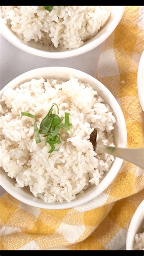 The secret is out- here’s how to make rice for a crowd 🍚🤫#riceforacrowd #easyrice #mealforacrowd #ricebowl | Favorite Family Recipes