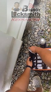 KEYMASTER on duty 😂 🔑 NA-LOCK OUT KA BA? WAG BASAGIN ANG SALAMIN! 🔑** **Malulutas Namin sa 30 Minuto o Mas Mabilis Pa!** 🚗💨 ✅ **Mabilis at Walang Sirain** – Hindi kailangan basagin ang bintana! ✅ **24/7 Emergency Service** – Kahit gabi, weekend, o holiday! ✅ **Kotse, Bahay, at Negosyo** – Lahat ng sasakyan at lock! ⚠️ **"Muntik ko nang basagin salamin ng Hyundai ko! Buti na lang tumawag ako sa Bigboy Keymaster Locksmith Services " 📲 **Tawag Agad: 09613172882 📍 **Lugar na Serbisyo: we can 