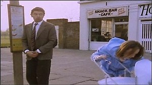 Watch Mr. Bean Season 1 Episode 15 - Library and Bus Stop