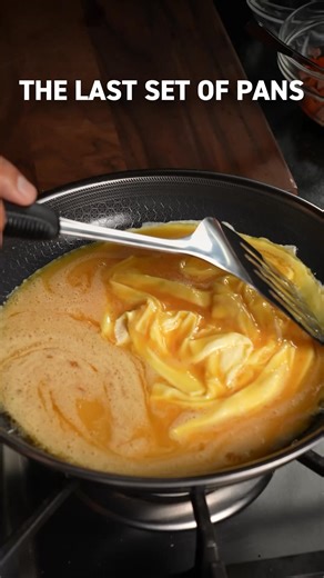 Stop buying cheap cookware you have to replace every year! Invest in HexClad's 12-Piece Pots and Pans Set and you'll never have to shop for cookware again. HexClad's hybrid cookware combines the best parts of stainless steel, cast iron, and nonstick into the most durable, high-performing cookware on the planet. And it's free from forever chemicals. Here's everything you get with our bestselling 12-piece set: ✔️ 8" Pan Lid ✔️ 10" Pan Lid ✔️ 12" Pan Lid ✔️ 2QT Pot Lid ✔️ 3QT Pot Lid ✔️ 8QT Pot Lid