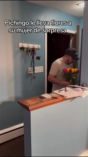 Pichingo le lleva flores a su mujer #pichingo #marciavilleda1987 #humor #flores #paratiiiiiiiiiiiiiiiiiiiiiiiiiiiiiii @el_tigre_16511 @marciavilleda1987 @Em
