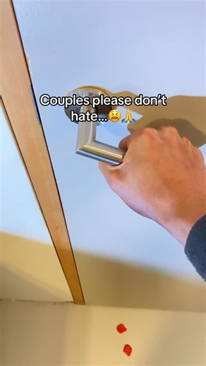 98 reactions | If you don’t love someone keep scrolling ❤️ #memories #christmas #romance #romanticgifts #couplegoals | Gemify | Facebook