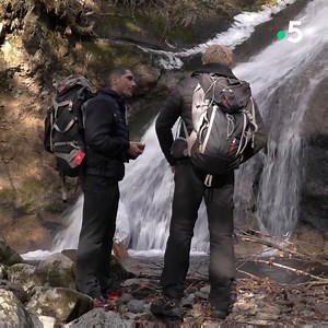 A Fontanges, dans le Cantal, découverte d'une chapelle monolithe puis bain dans l'éau glaciale pour un bien être maximal... rendez-vous pour des Echappées Belles inédites avec Jerome Pitorin ce soir sur France 5 à 20h50 ! Pour revoir l'émission #EchappéesBelles, c'est sur france.tv -> bit.ly/EchappeesBellesReplay Bo Travail Jean Yves Cauchard #aureliamichon Michel Adamik Julien Roussel Renard #juliensterle #voyage #decouverte #cantal #cantalou #igerscantal #buron #montagne #montagnelovers #renco