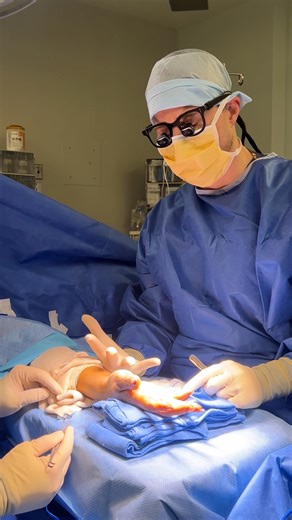 Lenox Hill Hospital on Instagram: "POV: Trigger Point Injection (TPI) with Hand and Wrist Orthopedic Surgeon Remy Rabinovich, MD. ✋🩺🪄"