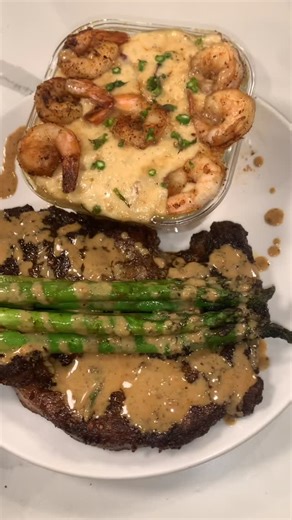 Rupert jones on Instagram: "Medium ribeye steak garlic parm mashed potatoes asparagus with my special homemade creamy steak sauce chef💋💋 good night from chef rup we got the restaurant at home @kadiedra33 spoiled ass"
