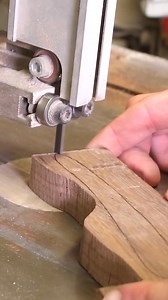 I restored an old straight razor ✂️ #DIYRestoration #RustyRazor #CraftingJourney #UpcycleMagic #WoodworkingSkills #MetalPolishing #SustainableCrafts #BladeSharpening #HandmadeTools #ViralCrafts | OddTinkering