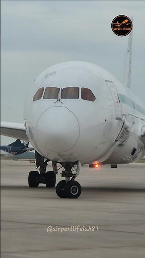 Amazing Boeing 787-8 DreamLiner , ZIPAIR , Closeup , IAH Airport