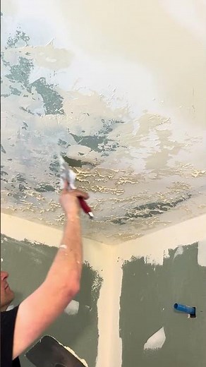 Matching ￼texture on a remodeled ceiling #remodelaholic #diy #drywall