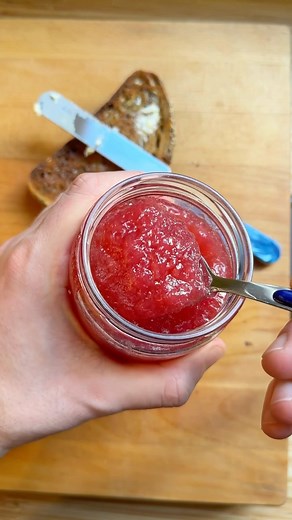 BEN LIPPETT on Instagram: "3 INGREDIENT RHUBARB JAM ⤵️ Dead easy rhubarb jam, good for breakfast. 600g Rhubarb 400g Caster Sugar 1 Lemon Chop rhubarb and combine with sugar in a bowl. Add lemon peel and juice. Cook over medium heat for 20-25 minutes until 105C. Store in sterilised jar and allow to set. Spread on buttered toast. Yum."