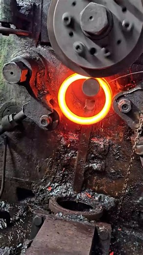 Metal bending magic in action 🔥🛠️ | Lilyon DIY