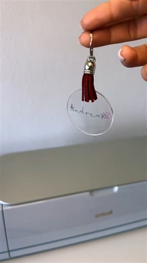 88 reactions · 14 shares | ENGRAVING 2.0 x KEYCHAIN By @lulalab.plottery #cricut #cricutprojects #silhouette #svgfile #svgdesigns #svgcuttingfiles #svgfilesforcricut #cricuthacks #svgfiles #cricutmade | Cricut Crafting for beginners on 99SVG | Facebook
