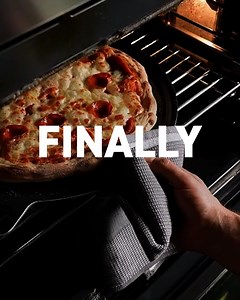 At Pizzeria Mozza, we've been serving up delicious pizza for over 18 years, so I know for a fact that pizza is only as good as the dough—and dough is only as good as the heat it hits. I’ve spent decades obsessing over crust, and the HexClad Pizza Steel gets the crust right every time. Crisp bottom, airy interior, just the way it should be. 🍕 It holds heat beautifully, mimicking the kind of surface you’d find in a professional pizza oven. I’ve been using it in my home kitchen and the results are