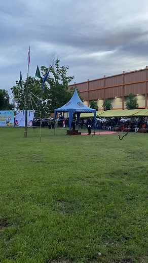 pak wakil gubernur papua barat daya. diam ketika naik di podium karn azan berkumandang, | Adi Phaloe