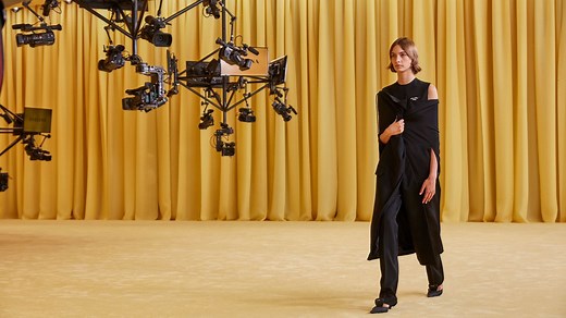 Prada : origines et histoire d'une griffe emblématique