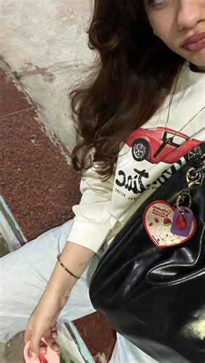 v on Instagram: "do logo wala mausam😍 @chaitanyakatoch"