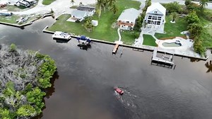 SUV floating in Gulf startles diners at Southwest Florida Restaurant - WSVN 7News | Miami News, Weather, Sports | Fort Lauderdale
