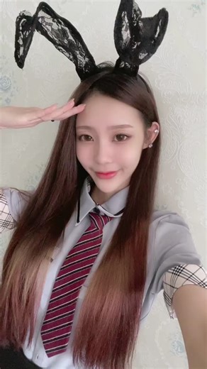 你们喜欢的样子我都有，嘿嘿，今天穿的怎么样，晚上直播间不见不散哦，等你们回家，谢谢你们