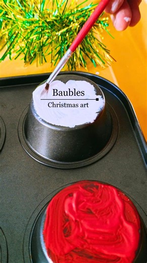 17 reactions · 11 comments | Easy to draw Christmas cute Baubles with muffin tray for kids #kidsactivitiesideas #KidsActivities #Christmastree | Bonny Bees | Facebook