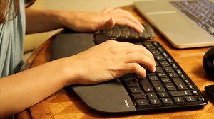 Hands On with Microsoft's Sculpt Ergo Keyboard