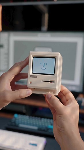 Classic Macintosh Desk Clock: A Nostalgic Touch