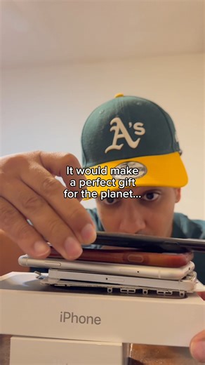 ecoATM on Instagram: "Recycle your used phones responsibly with ecoATM and give the planet something to smile about this holiday season 💚"