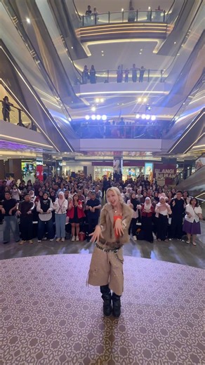 Risky Risky Challenge at Lippo Mall! #MELONii #RiskyRisky #RiskyRisky_Challenge