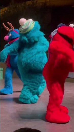 🎶🎅 Sesame Street Christmas x Rocking Around the Christmas Tree Mashup! - Sesame Place Show🌟🎁