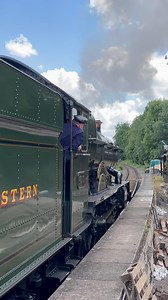 A loco that celebrated 100 years of service last weekend was GWR Castle 4079 “Pendennis Castle” She’s seen departing Oxford Road Halt on the demonstration line at Didcot Railway Centre back in June 2022, not long after her return to service after completion of her 23 year restoration. #didcotrailwaycentre#GWR#Castle#greatwesternrailway#greatwestern#pendenniscastle#4079#100anniversary#100#oxfordshire#reels#reel#video#ukrailscene | Southern Steam Lad Photography