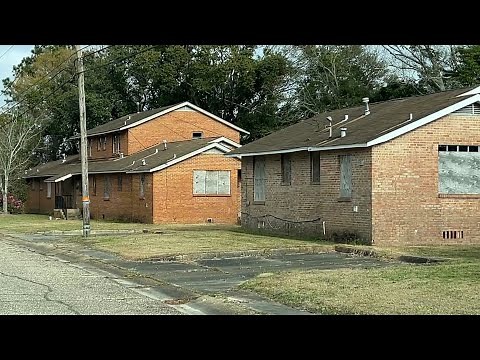 THESE ARE THE WORST HOUSING PROJECTS I EVER SEEN! Mobile Alabama
