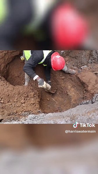 🚧 Replacing an old lead line with a brand-new 3-inch main to get the water flowing again. 💧🛠️ Watch us work! 👀 #PlumberTok #FixItInAFlash #WaterMainRepair #PlumbingHacks #LeakNoMore #TikTokViral #HowWeDoIt #PlumbingLife#fyp #learnontiktok #construction #reviews #streets #nyc