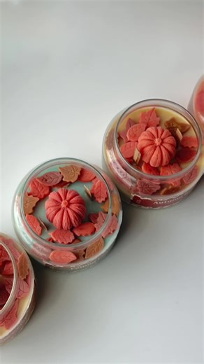 Mini Vlog: making autumn 🍂🍁 candles #fallcandles #autumncandles #pumpkincandles #spicedcandles #seasonalcandles #candle #candlelover #candleaddict #candlemaking #candlebusiness #etsyshop #homedecor #hygge #cozy #fall #autumn #asmr