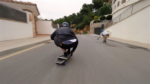 Descente en longboard au style classique