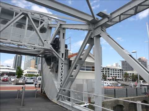Rolling lift bridge mechanism