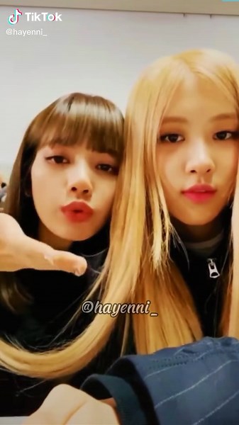 Iconic Chaelisa Kiss Moments | Lisa and Rose Kiss Compilation