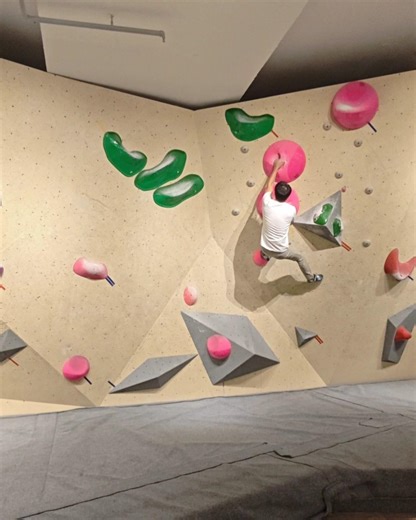 Comp wall dynamic route #bouldering