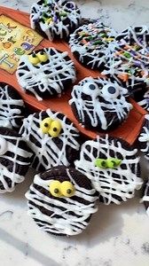 13K views · 33 reactions | These Halloween Oreo cookies are perfect and easy to make for parties!! Get the recipe here : https://domesticsuperhero.com/mummy-oreos-easy-halloween-treat/ #halloween2025 #halloweentreats | Domestic Superhero | Facebook