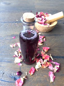 Make Rose water and discover it's uses